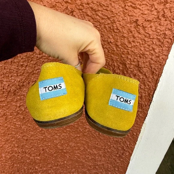 Toms Julie Flat Bright Yellow Bold Suede Pointed Toe Slip On 8.5 Business Casual - Picture 5 of 6